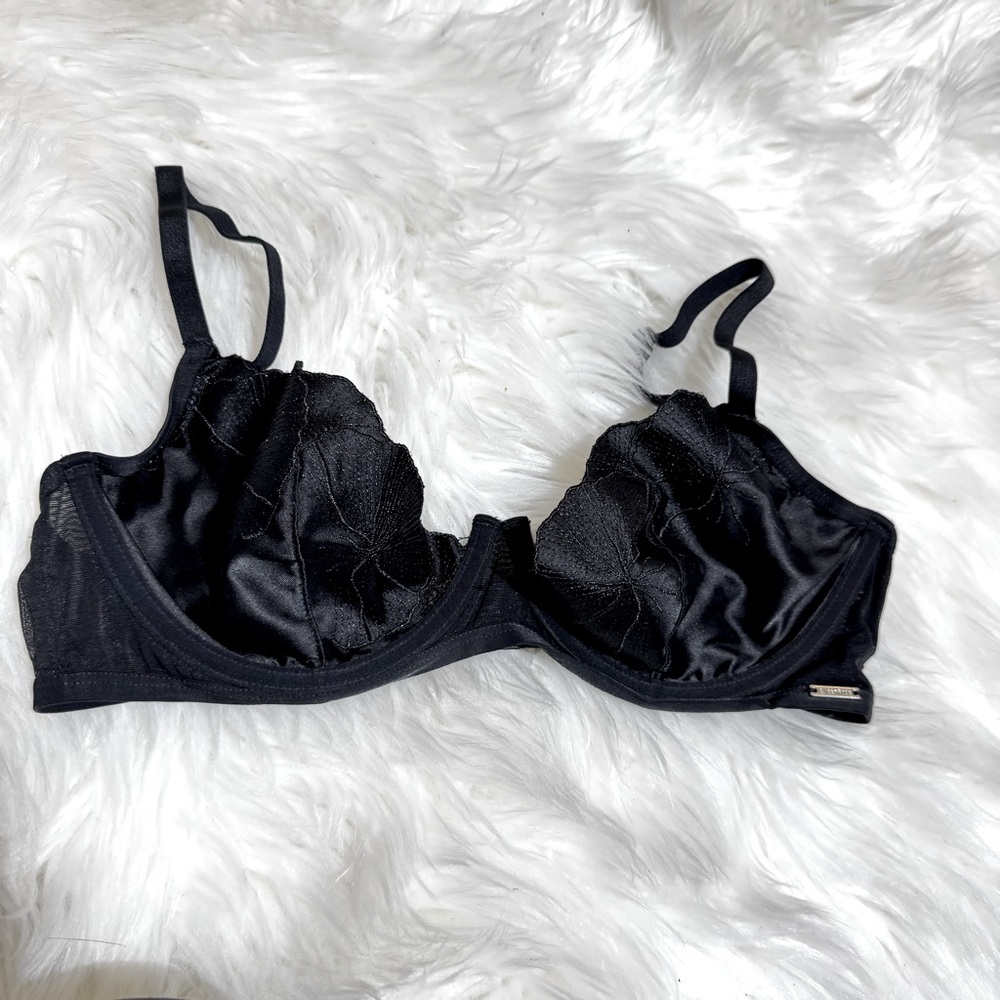 La vie en rose black satin likeโ bra size 34C